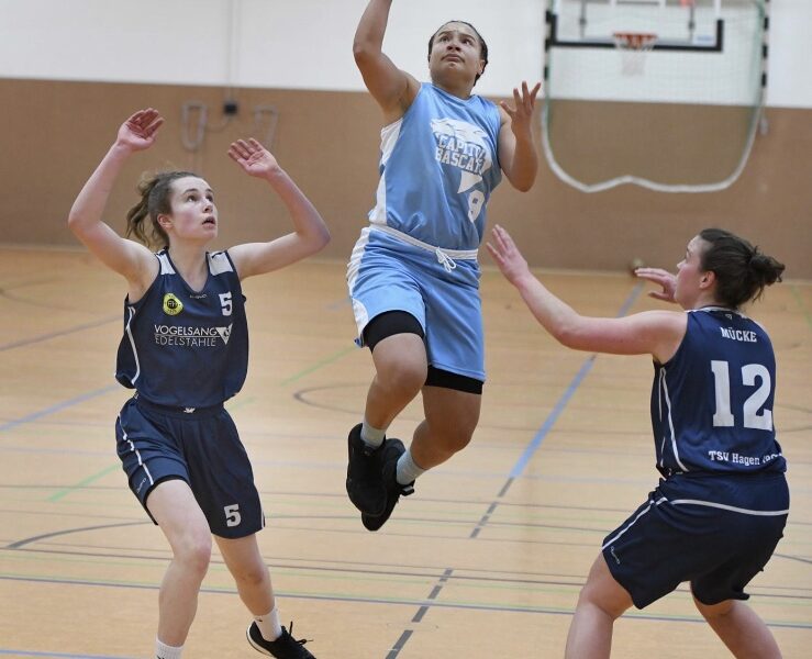 Auch in der nächsten Saison wieder mit dabei. Tatiana Tenorio weiterhin in Capitol Blue für die 1. Damen Mannschaft. Cats go!